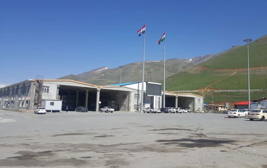 بەهۆی زۆریی گەشتیارەوە قەرەباڵخی لە دەروازەی حاجی ئۆمەران دروستبووە