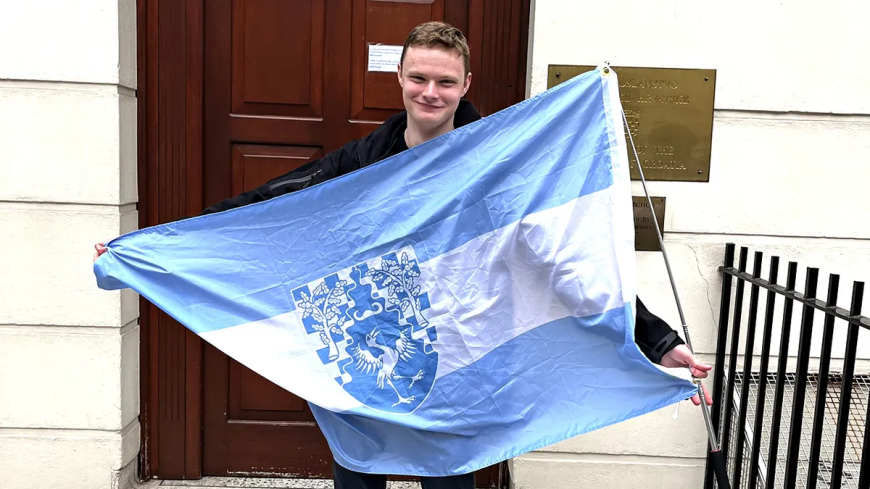 Daniel Jackson Dewleta xwe damezrand: Komara Azad a Verdisê