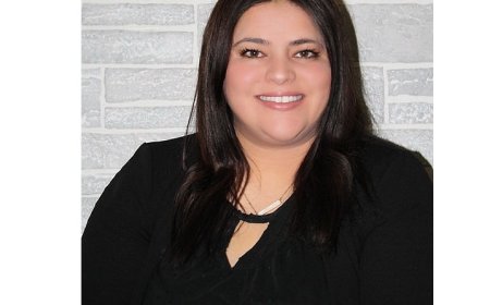 Penabereka Kurd a Pêşeng Dengê Wekheviyê Li Moorhead Bilind Dike