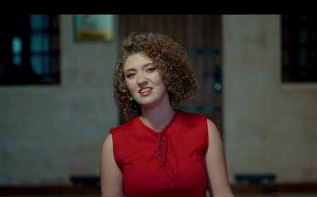 Eléonore Fourniau Klîba Xwe Ya Nû Laye Laye Pêşan Dide