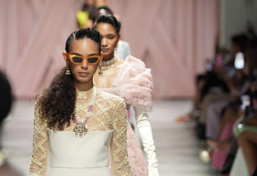 دیزاینەرێکی هیندی چیرۆکی ژنانی پێشەنگی وڵاتەکەی لە نیویۆرک دەگێڕێتەوە