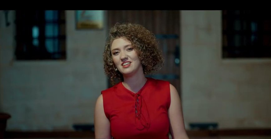 Eléonore Fourniau Klîba Xwe Ya Nû Laye Laye Pêşan Dide