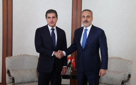 سه‌رۆك نێچيرڤان بارزانى و وه‌زيرى ده‌ره‌وه‌ى توركيا تاوتوێى په‌يوه‌ندييه‌كان ده‌كه‌ن