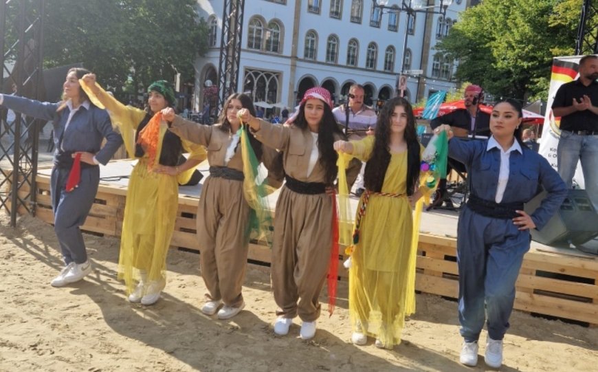 Kobanî li Bielefeld Qursên Ziman, Dans û Tembûrê Vedikin