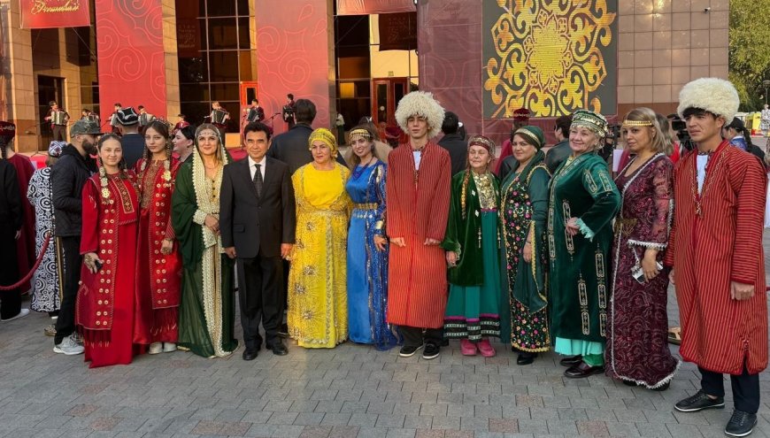 Bi Cilûbergên Kurdî Beşdariya Festîvala Şanoyê ya Kazakîstanê Kirin