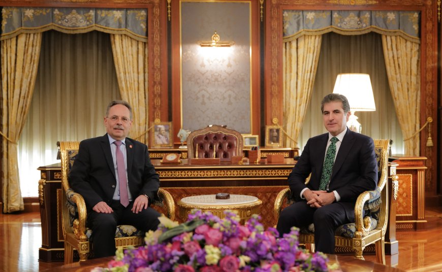 سه‌رۆك نێچيرڤان بارزانى و باڵيۆزى سويسرا په‌يوه‌ندييه‌كان تاوتوێ ده‌كه‌ن