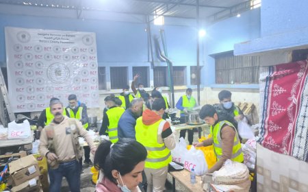 Dezgeha Xêrxwazî ya Barzanî Xwarin Pêşkêşî Koçberên Helebê Kir