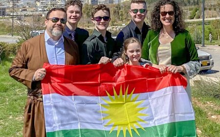 Caleb McLamb Amerîkîyekî Ku Bû Stêrka Medya Civakî ya Kurdî