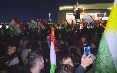 Xwepêşanderên Hewlêrê li ber Konsulxaneya Amerîkayê Civiyan