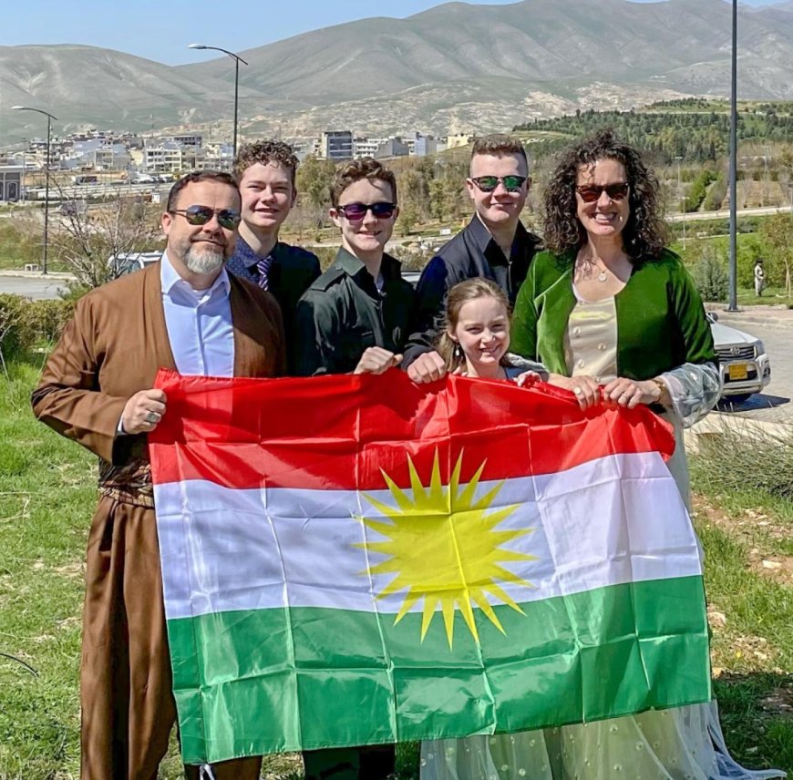 Caleb McLamb Amerîkîyekî Ku Bû Stêrka Medya Civakî ya Kurdî