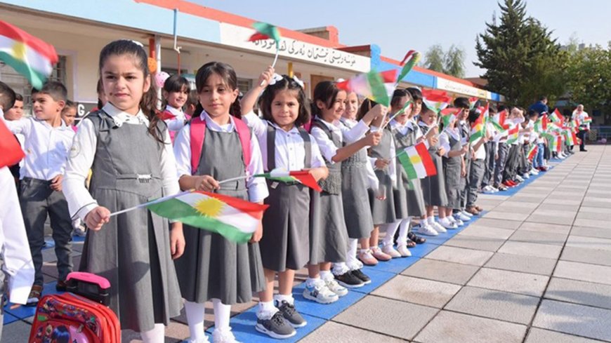 Kurdistan Foundation Kampanyaya "100 Dibistan" Dide Destpêkirin