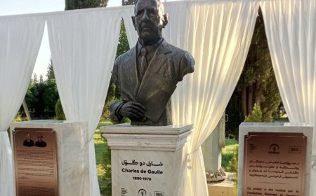 دەزگای روانگە رێوڕەسمی پەردەلادان لەسەر پەیکەری ژەنەڕاڵ (شارل دو گۆل)ی ئەنجامدا 